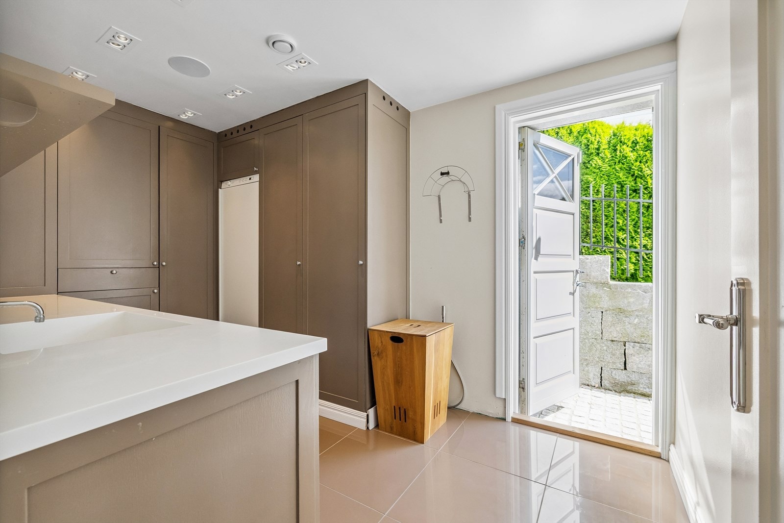 Vaskerom med egen utgang Galleribilde