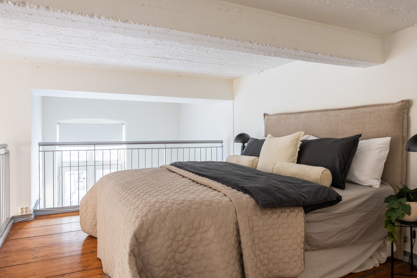 Denne passer perfekt som loungeareal, hjemmekontor, TV-stue eller soverom. Galleribilde