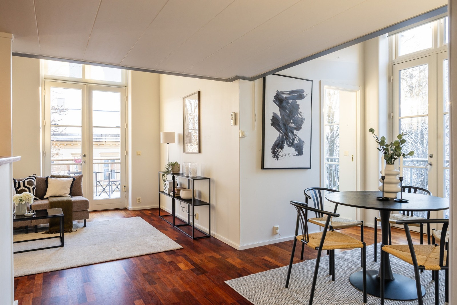 Leiligheten byr på fin standard, god romfølelse og praktiske løsninger. Galleribilde