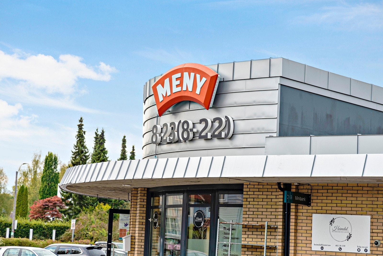 Området har et mangfold av butikker, dagligvare og servicetilbud, park og kollektivtilbud. Her ligger blant annet Meny, Rema 1000 og Kiwi kun et par minutter fra døren. Galleribilde