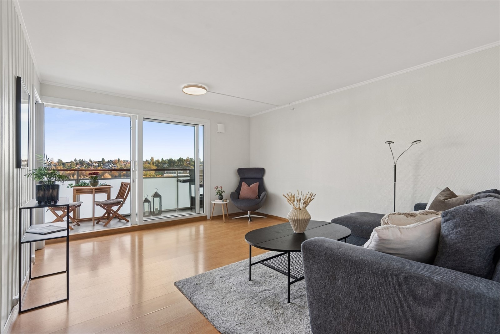 Dette er en lys og hyggelig andelsleilighet i 7. etasje i populært borettslag på Heimdal. Galleribilde