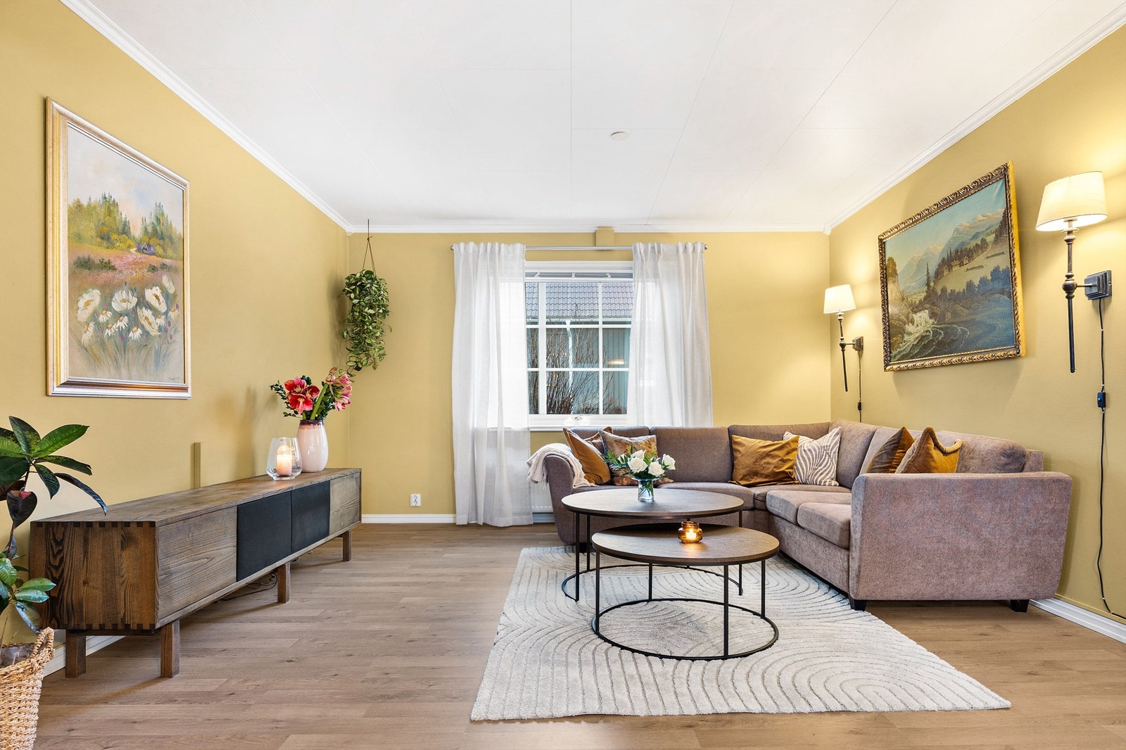 Boligen er oppvarmet gjennom radiatorer som er montert på vaskerom, kjøkken, to soverom , bod og wc Galleribilde