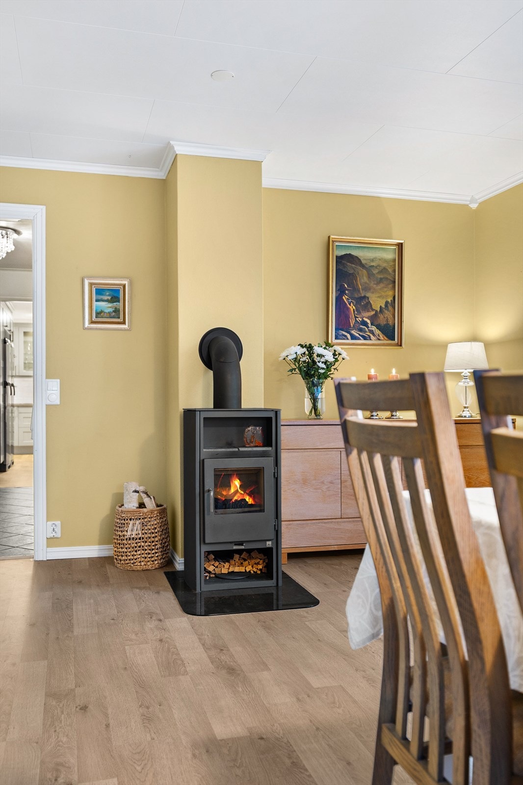 Peisen gir en lun og behagelig varme i boligen Galleribilde