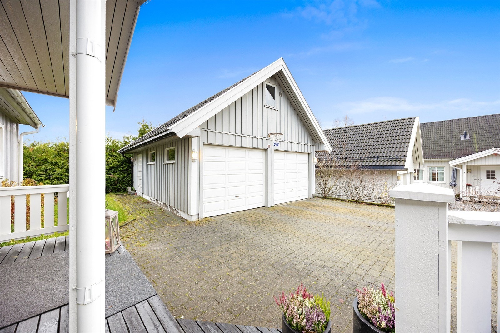 Dobbelgarasje med isolert loft Galleribilde