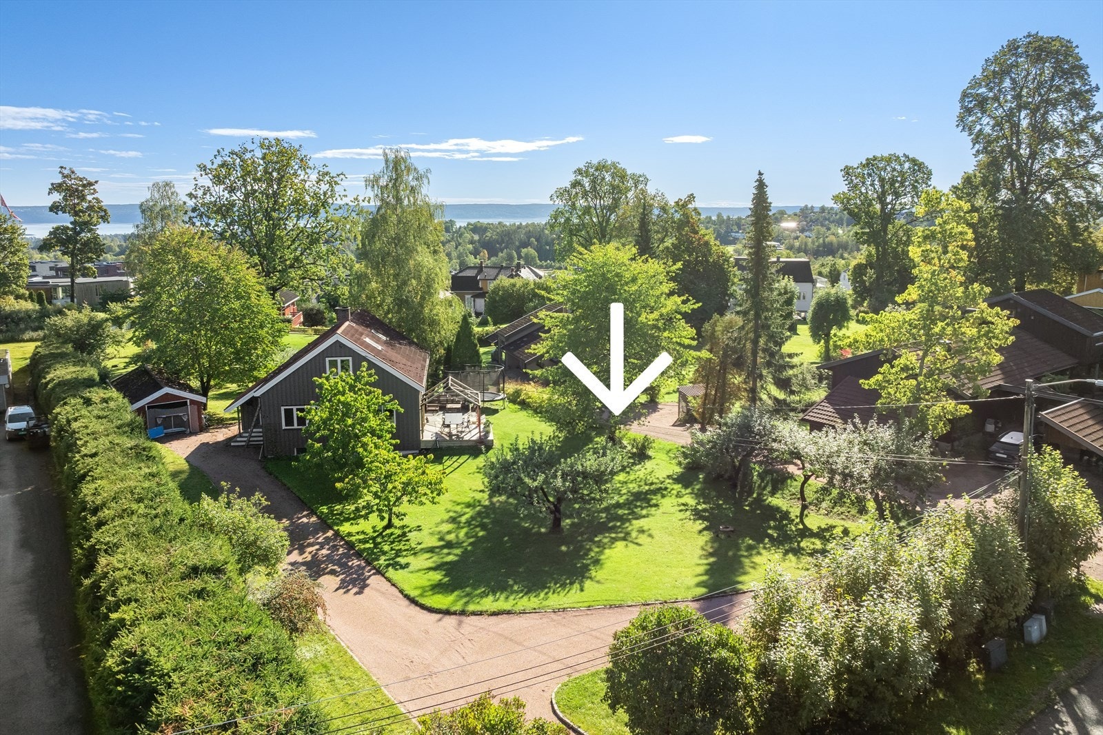 Velkommen til Askerveien 2E, presentert av Jostein Sommervoll og Hege Jøldal i Nordvik Asker. Foto: Rekyl Foto, ved Andreas Wiig. Galleribilde