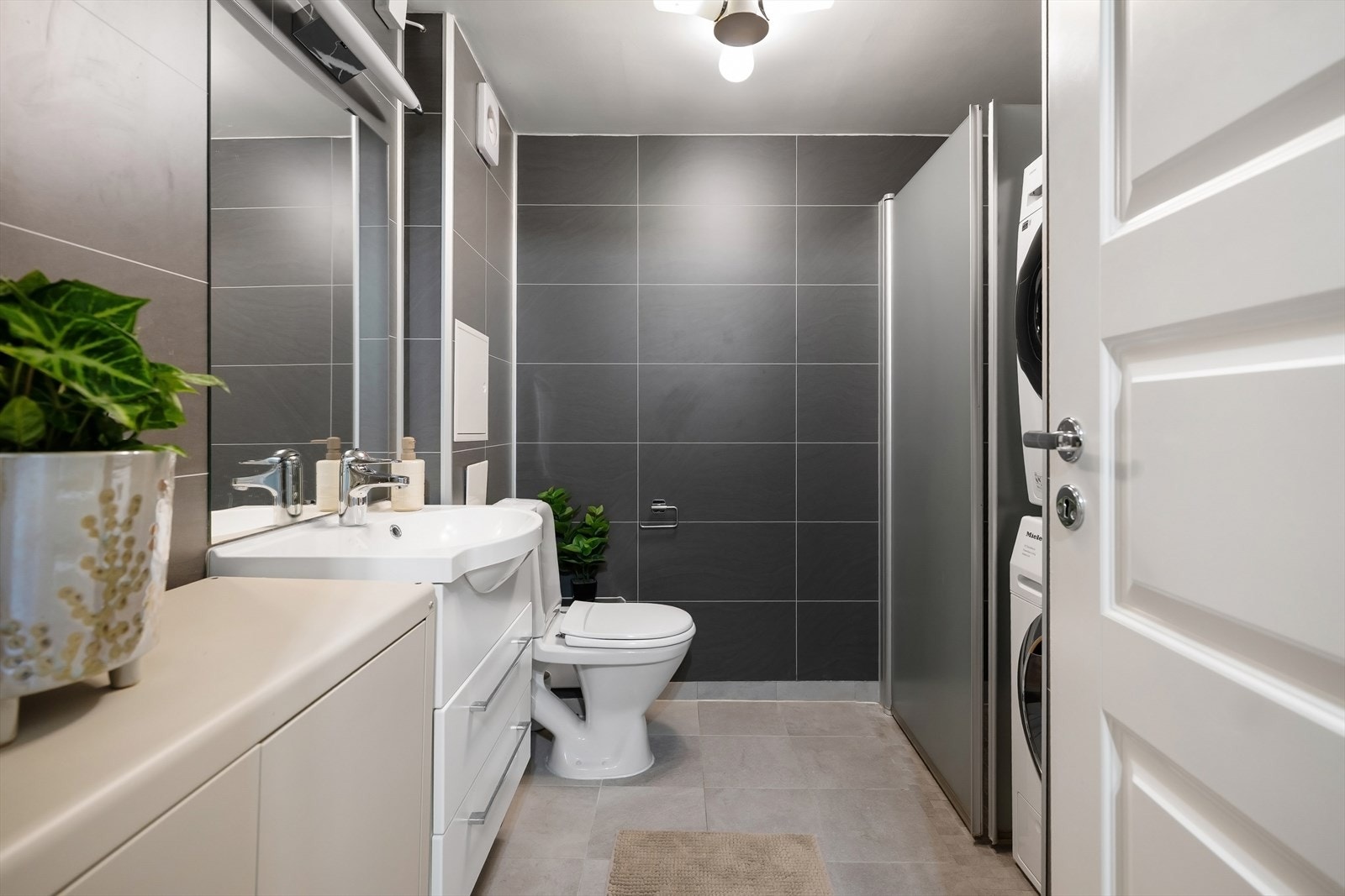 Bad med opplegg til vaskemaskin. Galleribilde