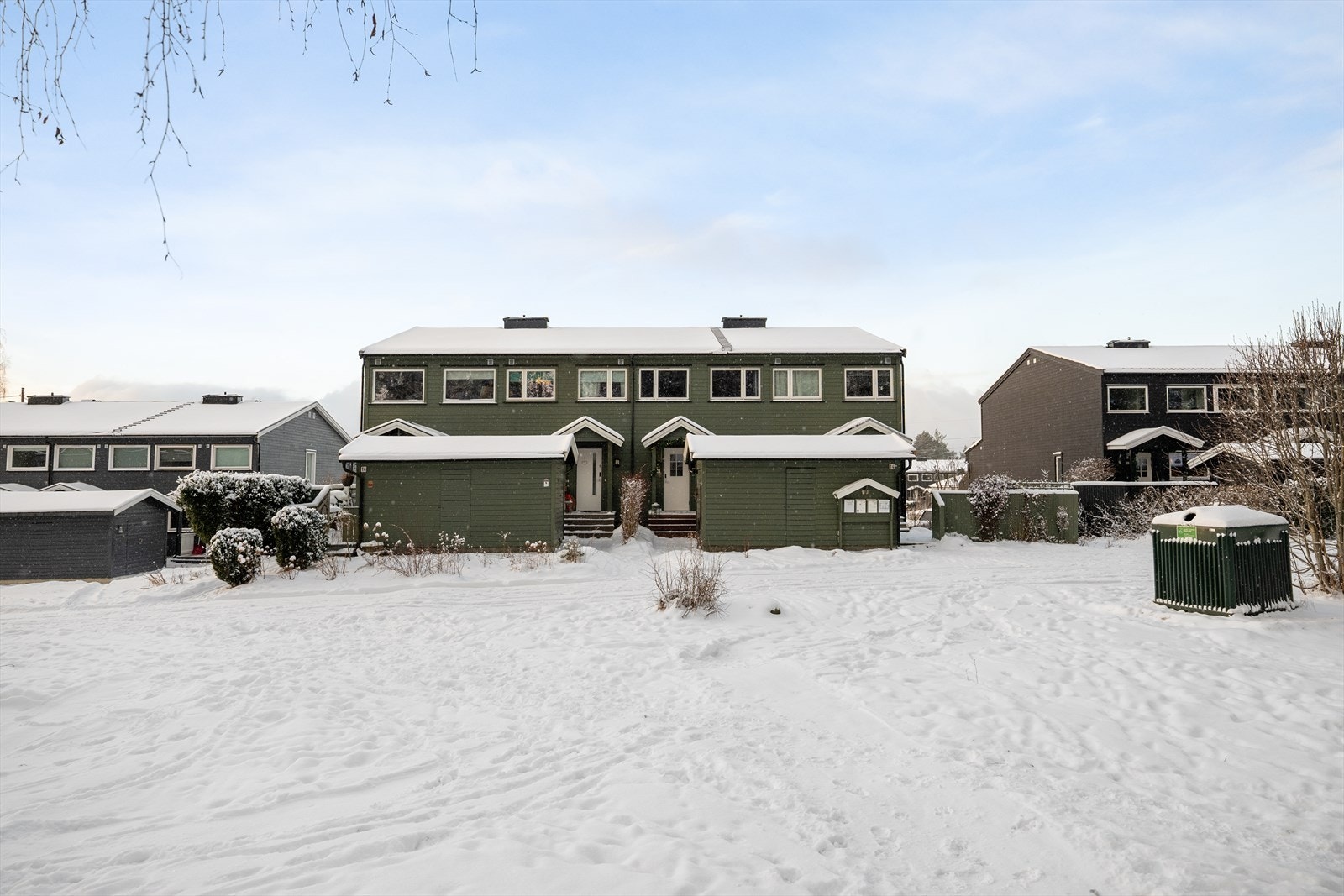 Inngangsparti med praktisk sportsbod på 5 kvm. Galleribilde