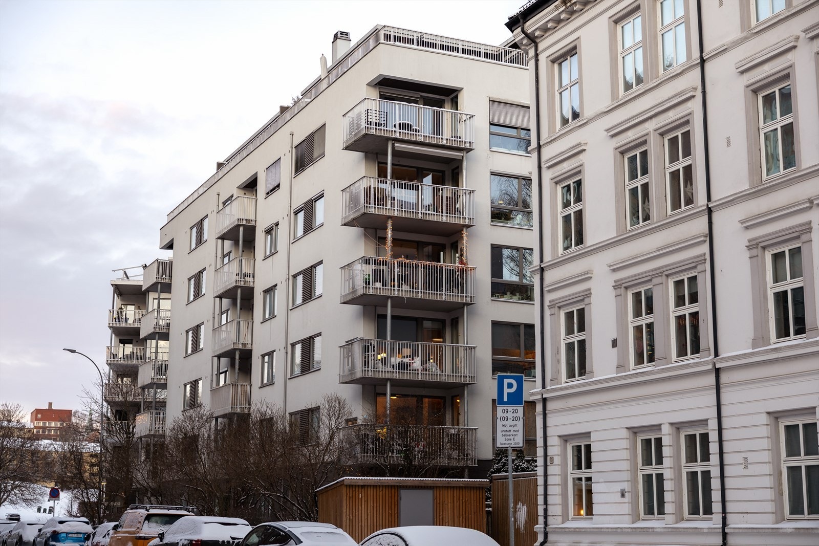 Velkommen til Kingos gate 15. Leiligheten ligger fint til i 5.etasje med heisadkomst. Sameiet ligger som nærmeste nabo til vakre Iladalen park! Galleribilde