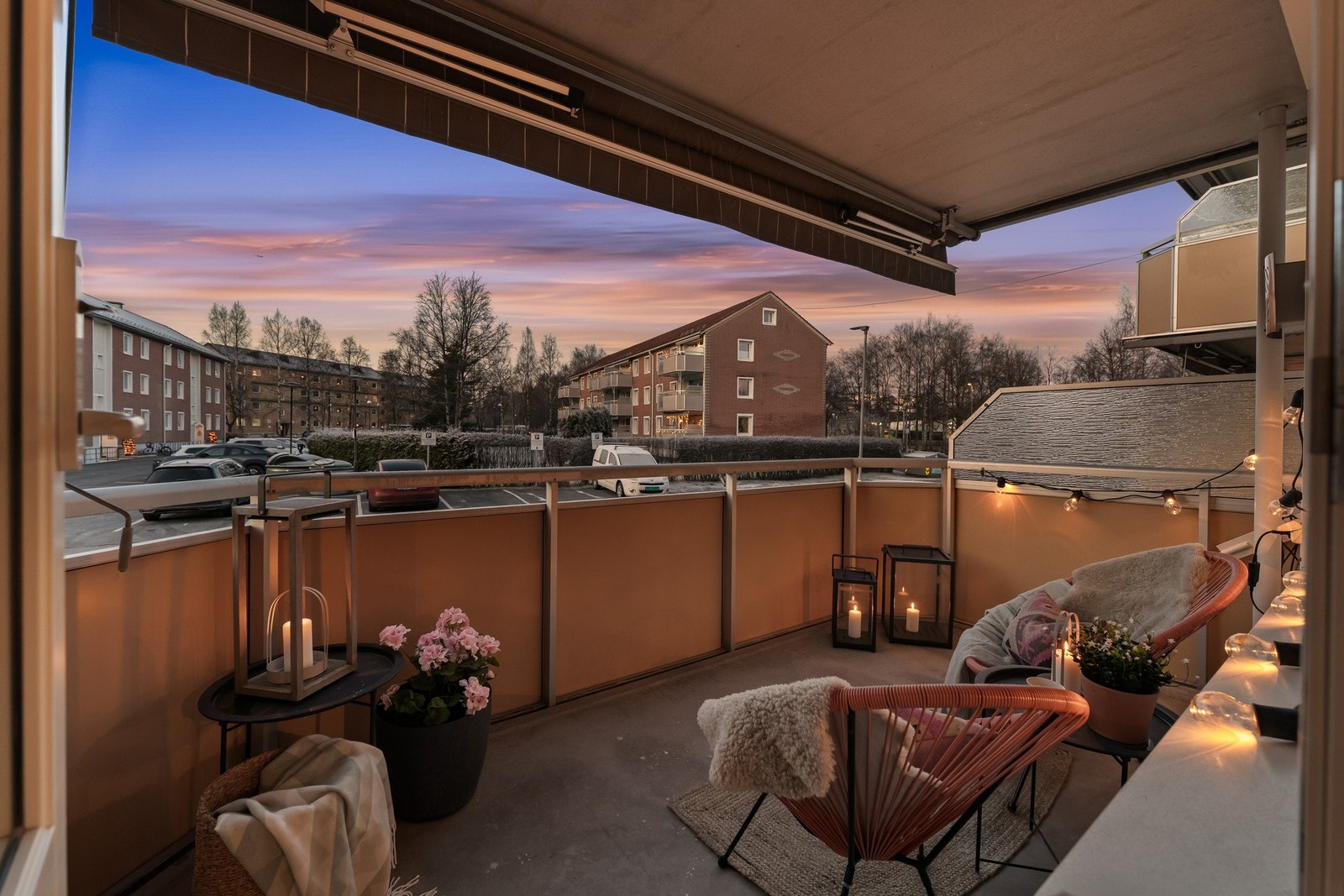 Flott overbygget balkong med markise. Galleribilde