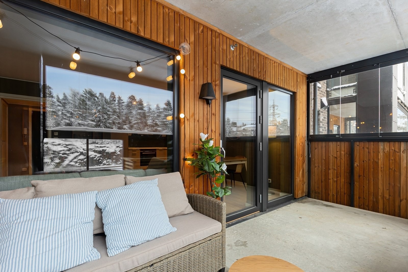 Innglasset balkong Galleribilde