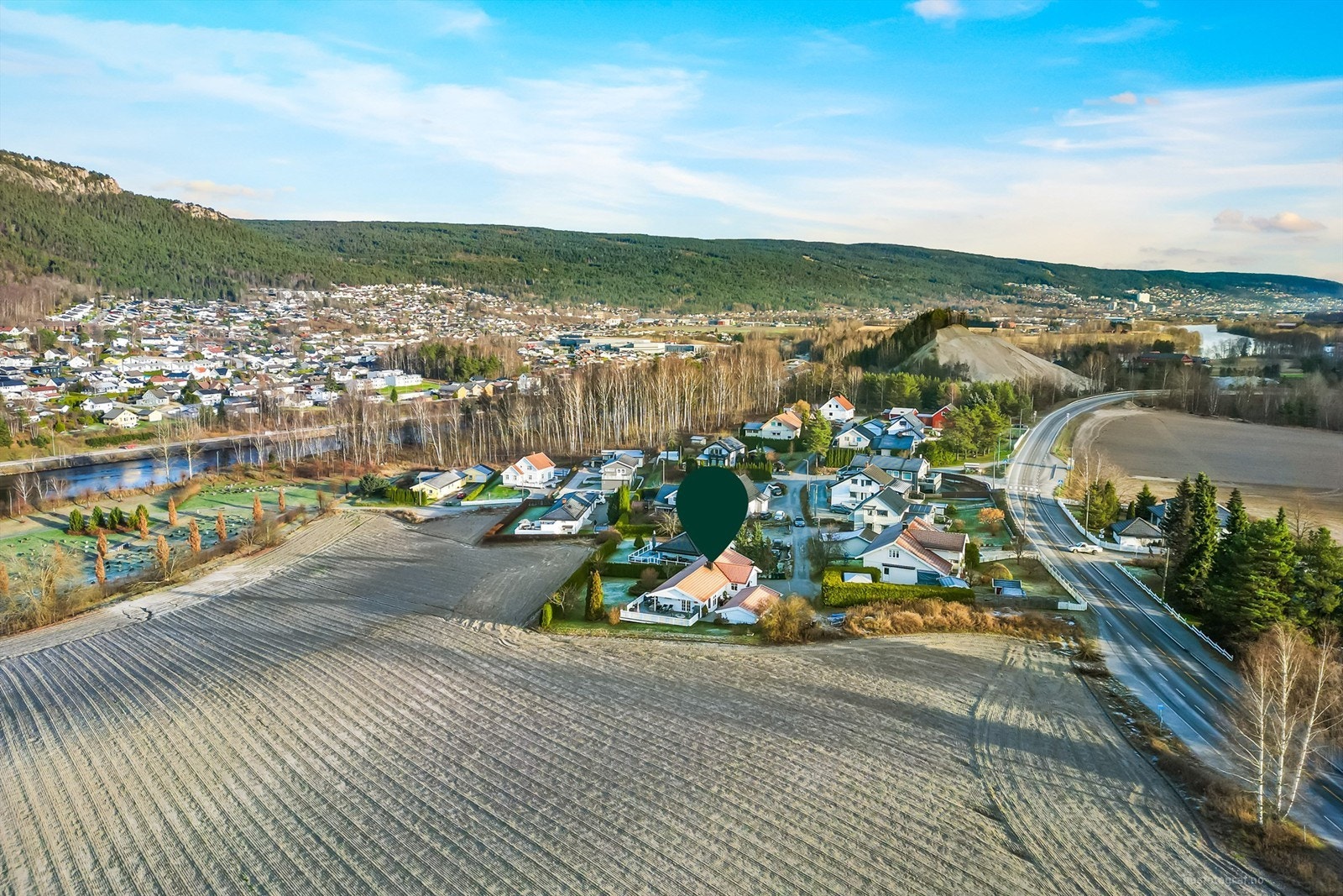 Ca. 20 minutters kjøring til Drammen sentrum med alt av sentrumsfasiliteter Galleribilde