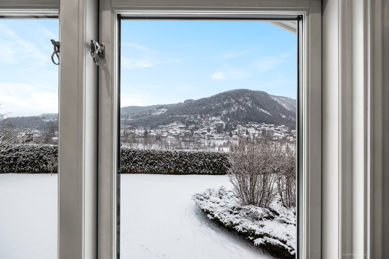 Utsikt fra stuevindu Galleribilde