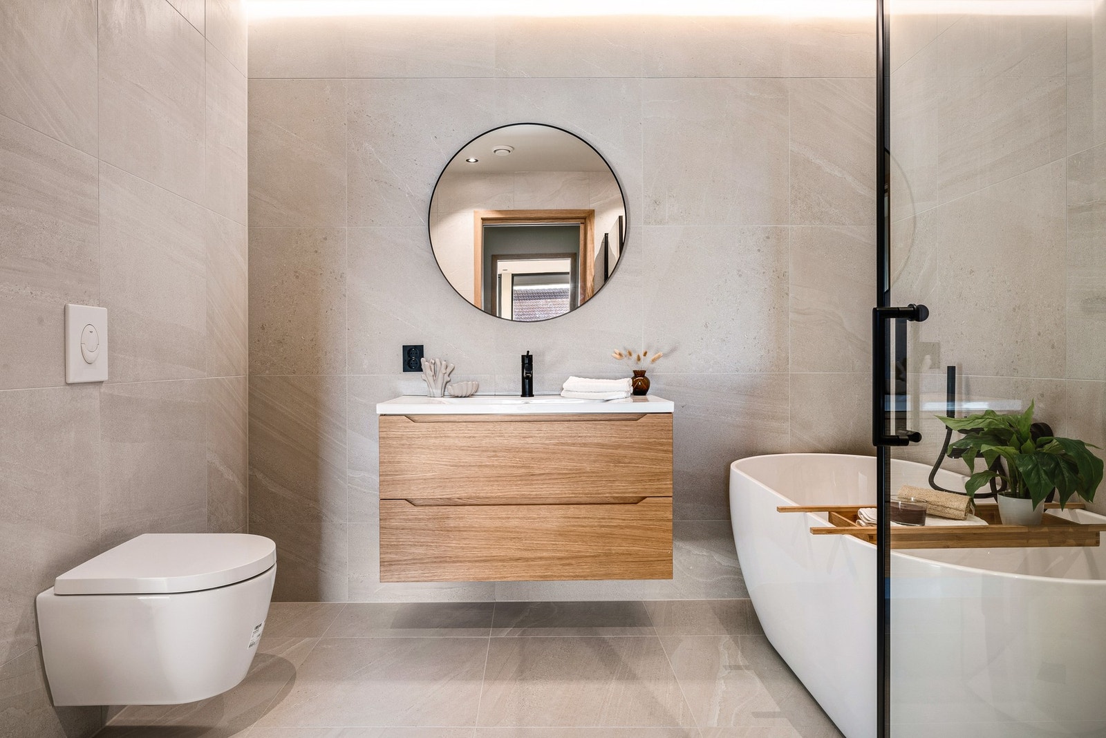 Alle baderommene har stilsikker innredning fra Linn bad type Emma Eik. Galleribilde