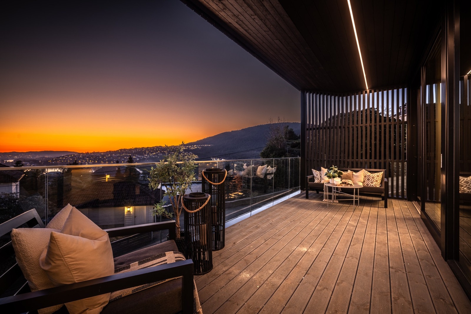 Her kan både eier og gjester nyte sol og utsikt i usjenerte omgivelser. Galleribilde