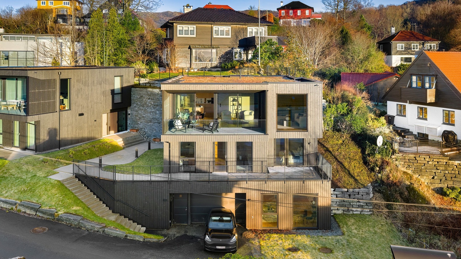 Nyoppført i 2025 med lekre detaljer, energibesparende og funksjonelle løsninger. Galleribilde