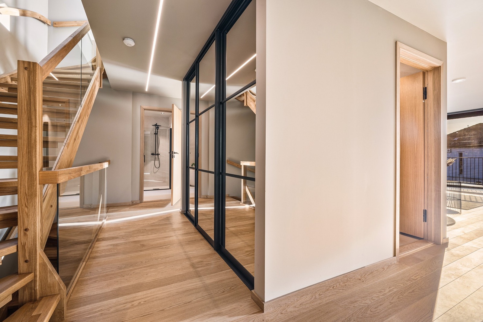 Godt med garderobeplass ved inngangspartiet. Galleribilde