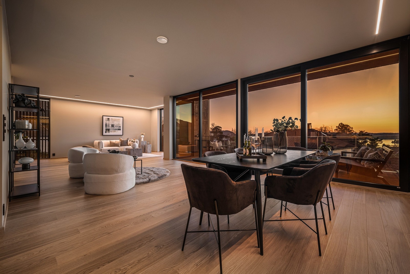 Balansert ventilasjonsanlegg med vamegjenvinning og vannbåren gulvvarme i de fleste rom gir maksimal komfort Galleribilde