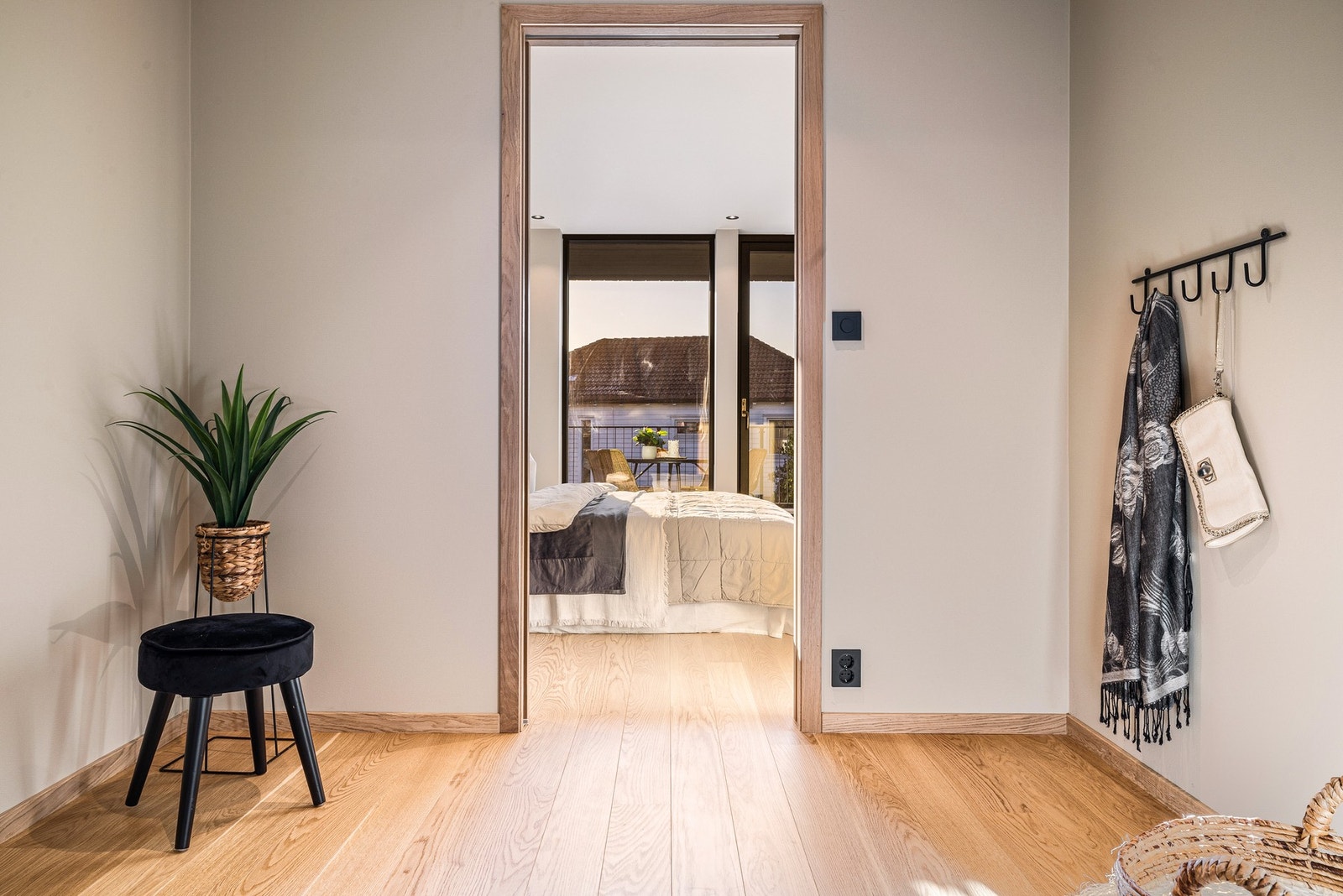 Master Bedrom er 13,8 m² og garderoberommet er 5.2 m². Galleribilde