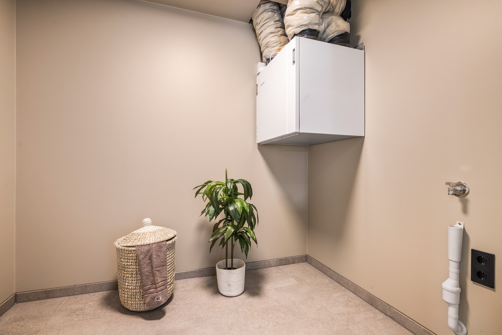 Teknisk rom har også opplegg til vaskemaskin. Galleribilde