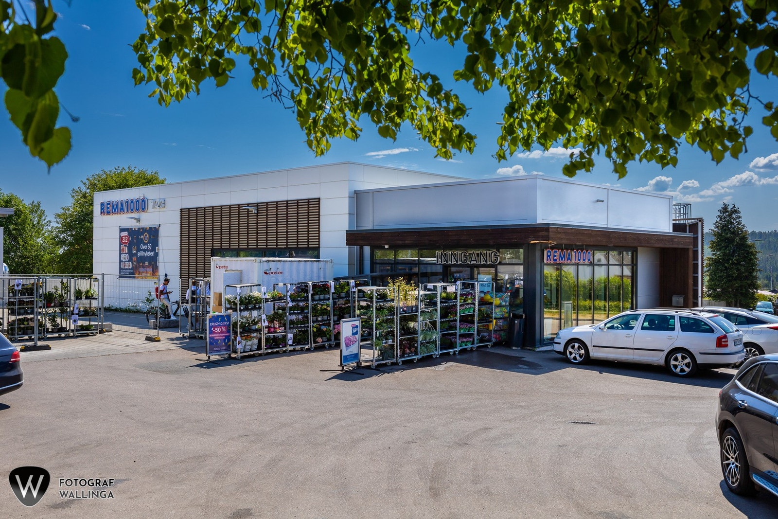 Det er ca 1 minutts gange til Rema 1000 Konnerud Galleribilde