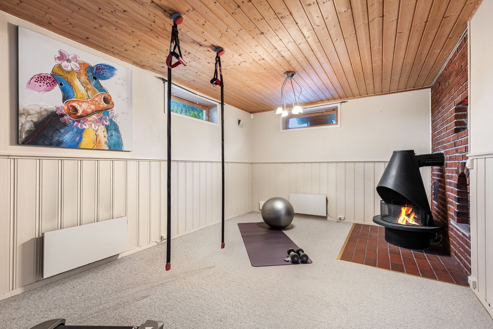 Kjellerstuen gir god fleksibilitet og kan benyttes som for eksempel TV-stue, hobbyrom eller treningsrom. Galleribilde