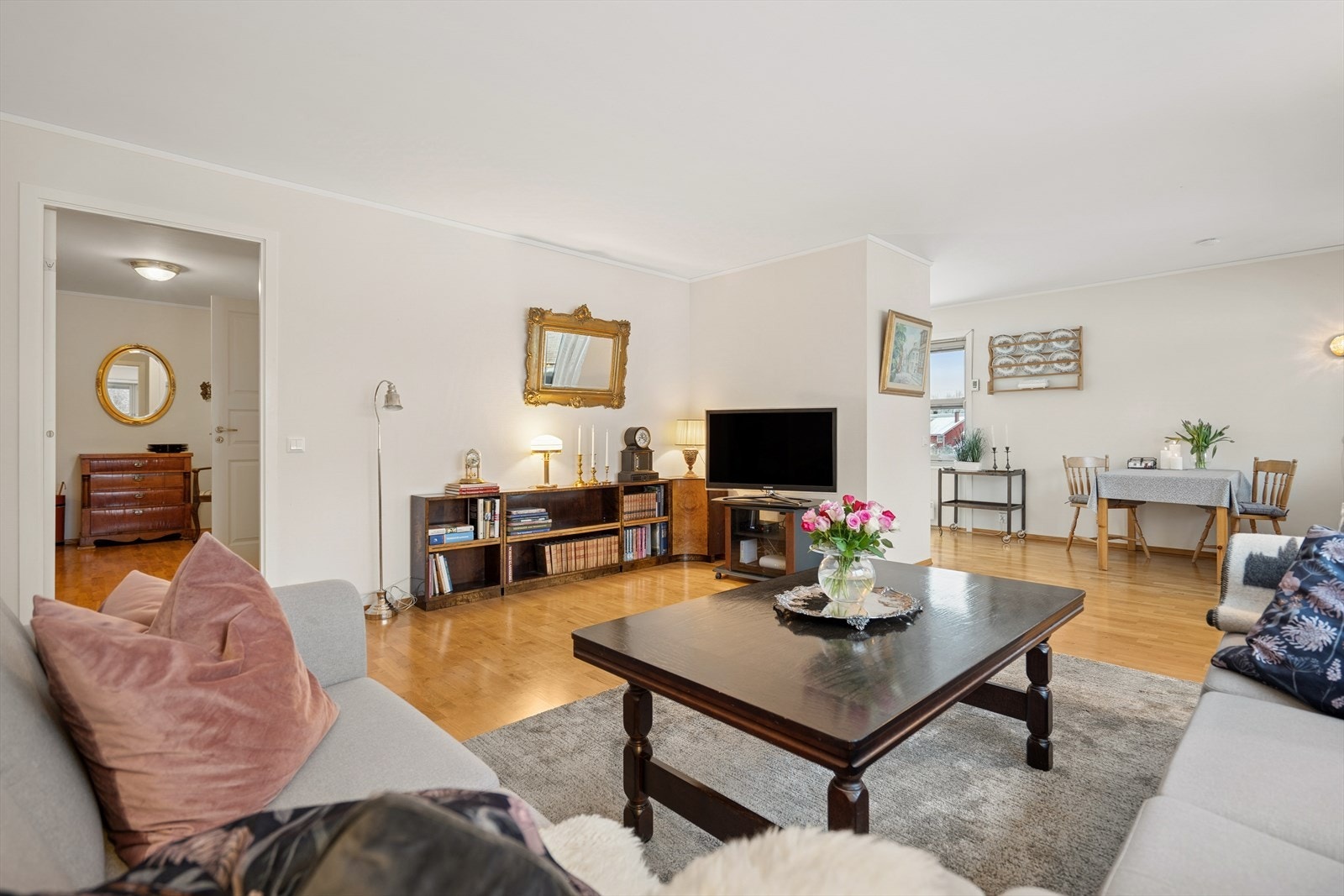 Stor og luftig stue på totalt 29,2 kvm. Galleribilde