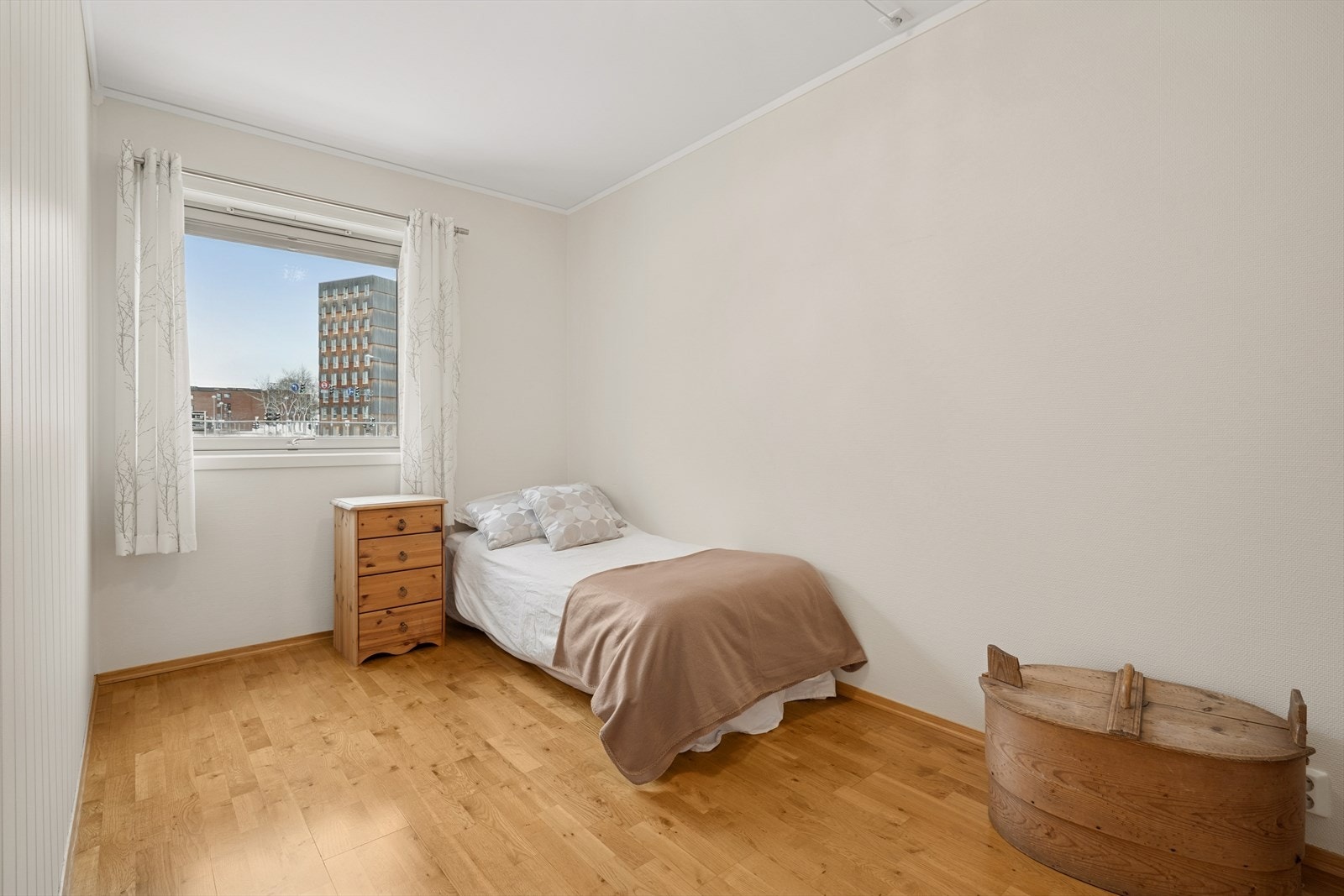 Soverom 2 er på 10,5 kvm. Galleribilde