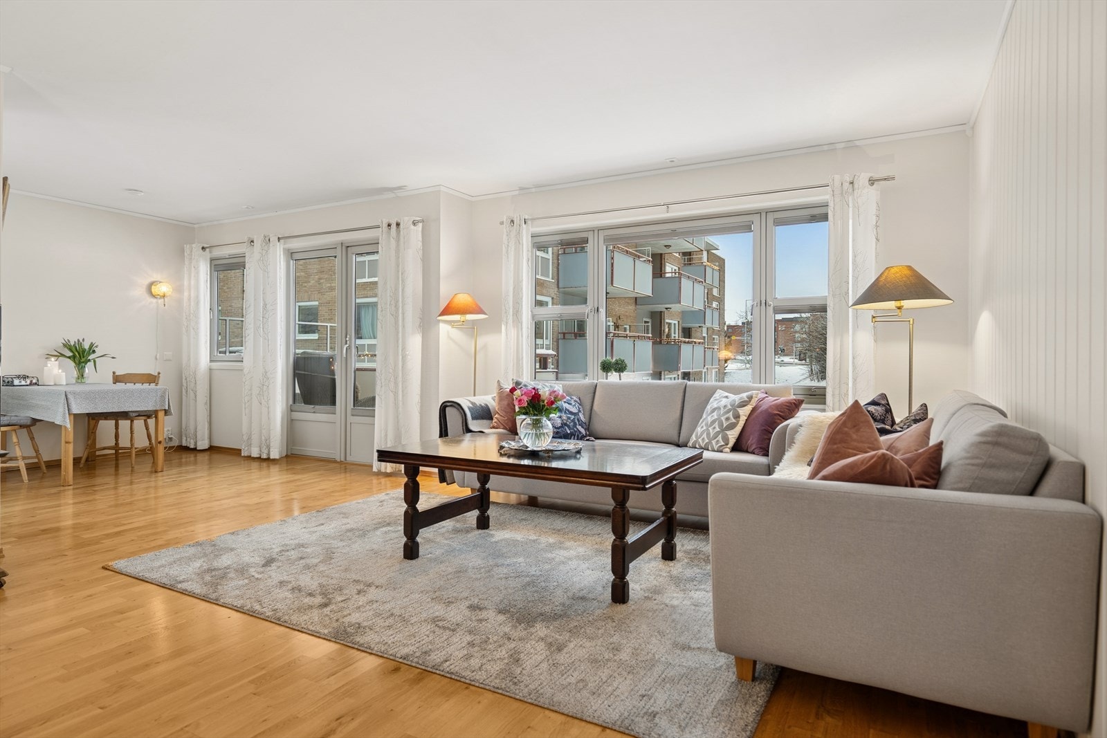 DNB Eiendom v/ Maria Stokkan har gleden av å presentere Frode Rinnans veg 10! En lys og fin 3-roms selveierleilighet i et sentralt og attraktivt område. Galleribilde