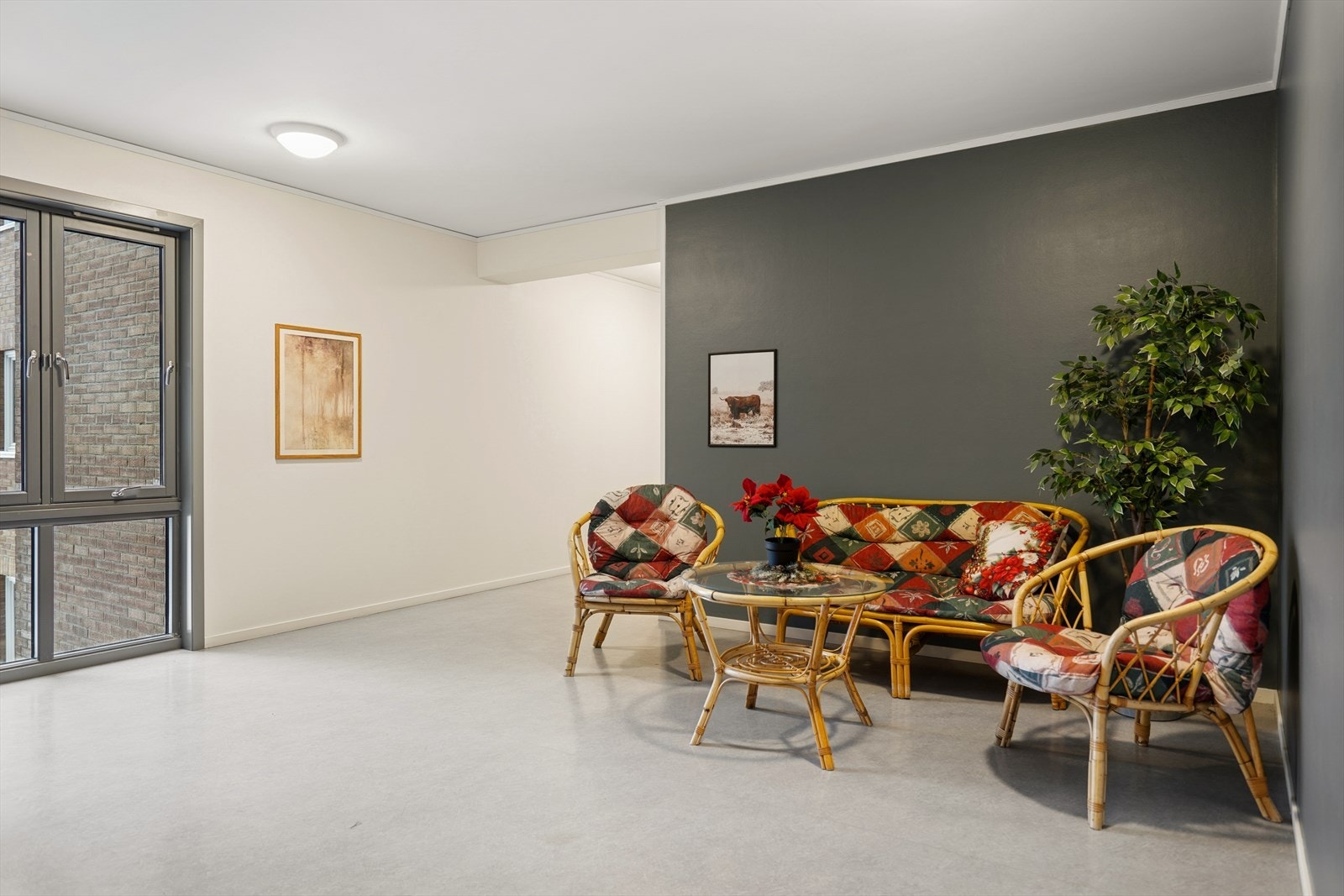 Fellesareal i gangsonen. Godt med lagringsplass i innvendig bod på ca 3 kvm. Leiligheten har i tillegg en egen kjellerbod som man har adgang til via heis. Galleribilde