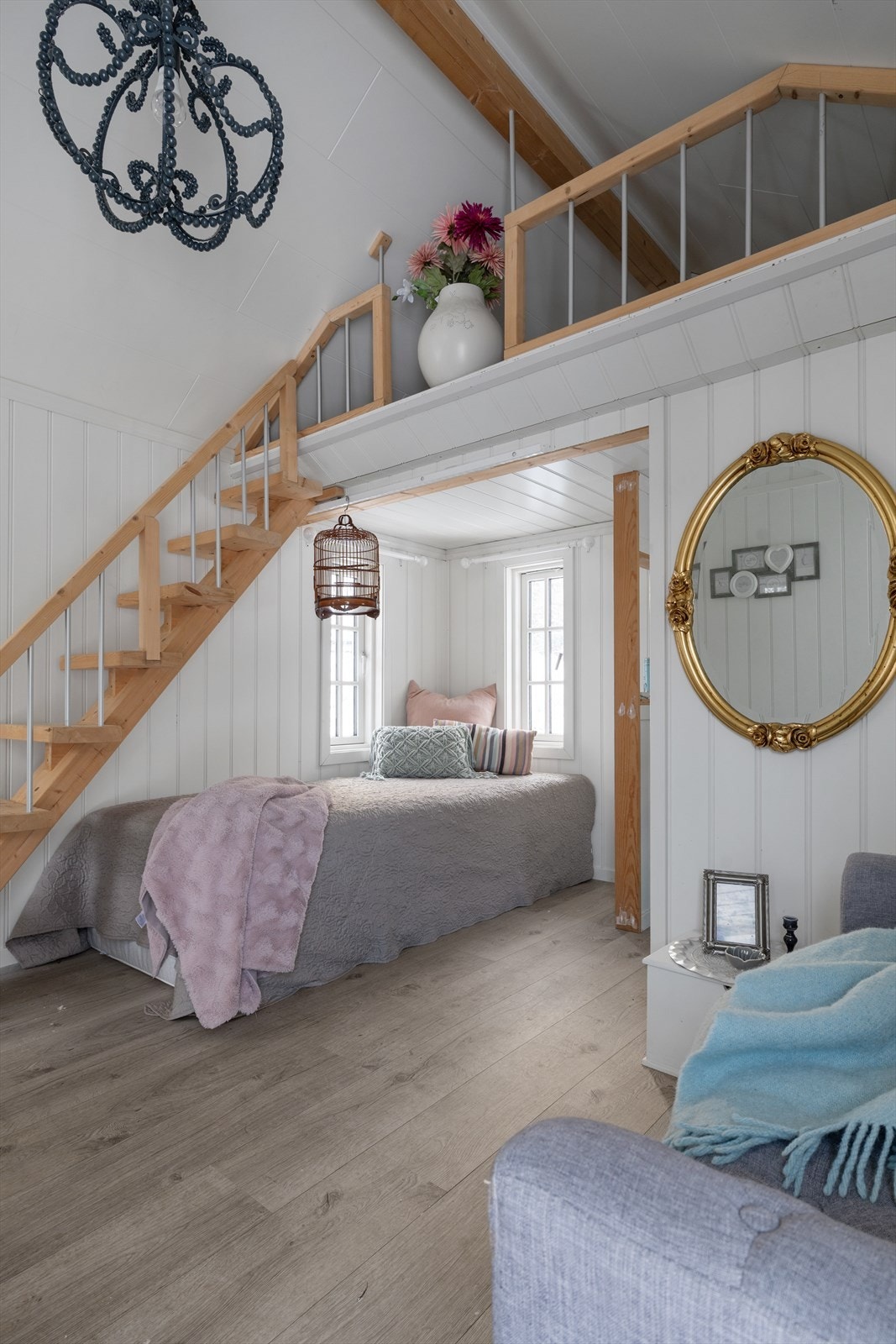 Her har man plass til en liten sittegruppe eller evt en seng Galleribilde