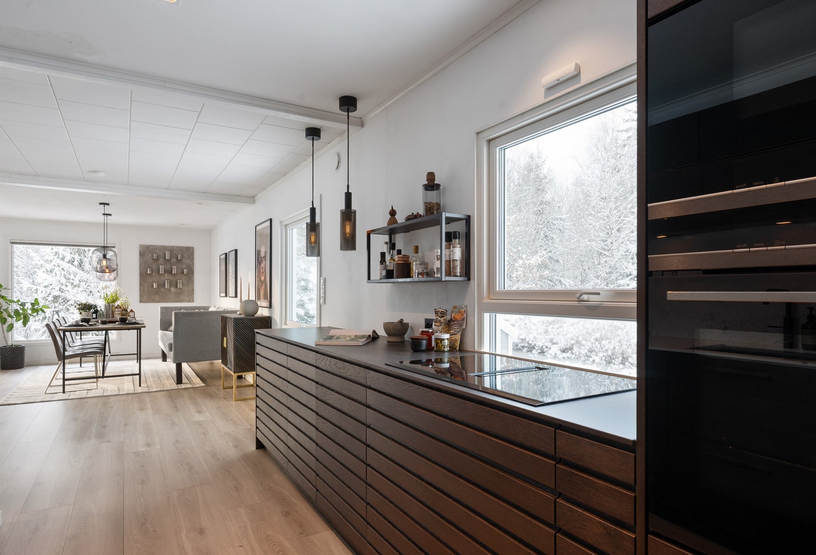 Bred nedfelt induksjonstopp med integrert ventilator Galleribilde