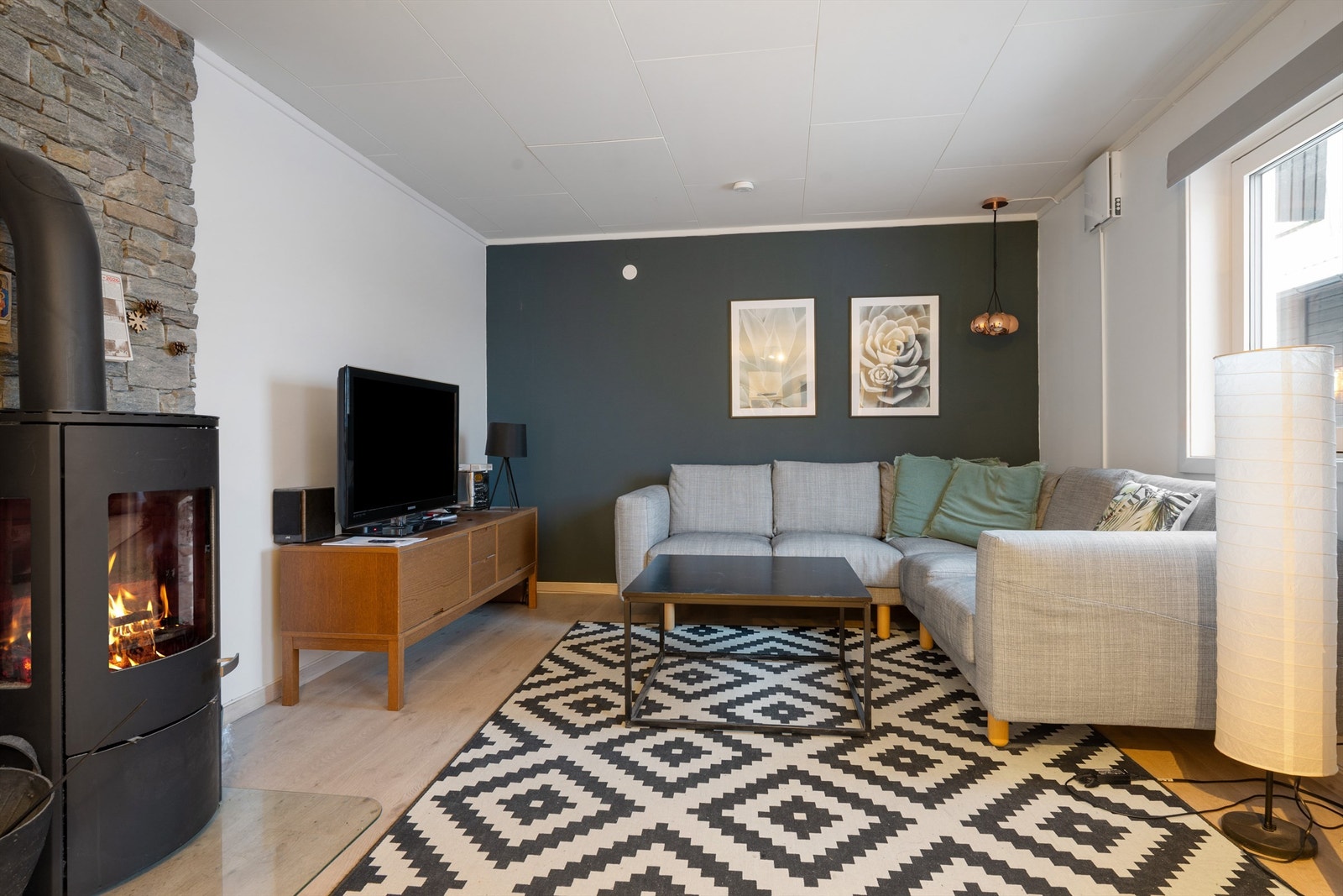 Boligen har en to roms utleie del som gir ca. kr 13 000,- i skattefri inntekt i måneden Galleribilde