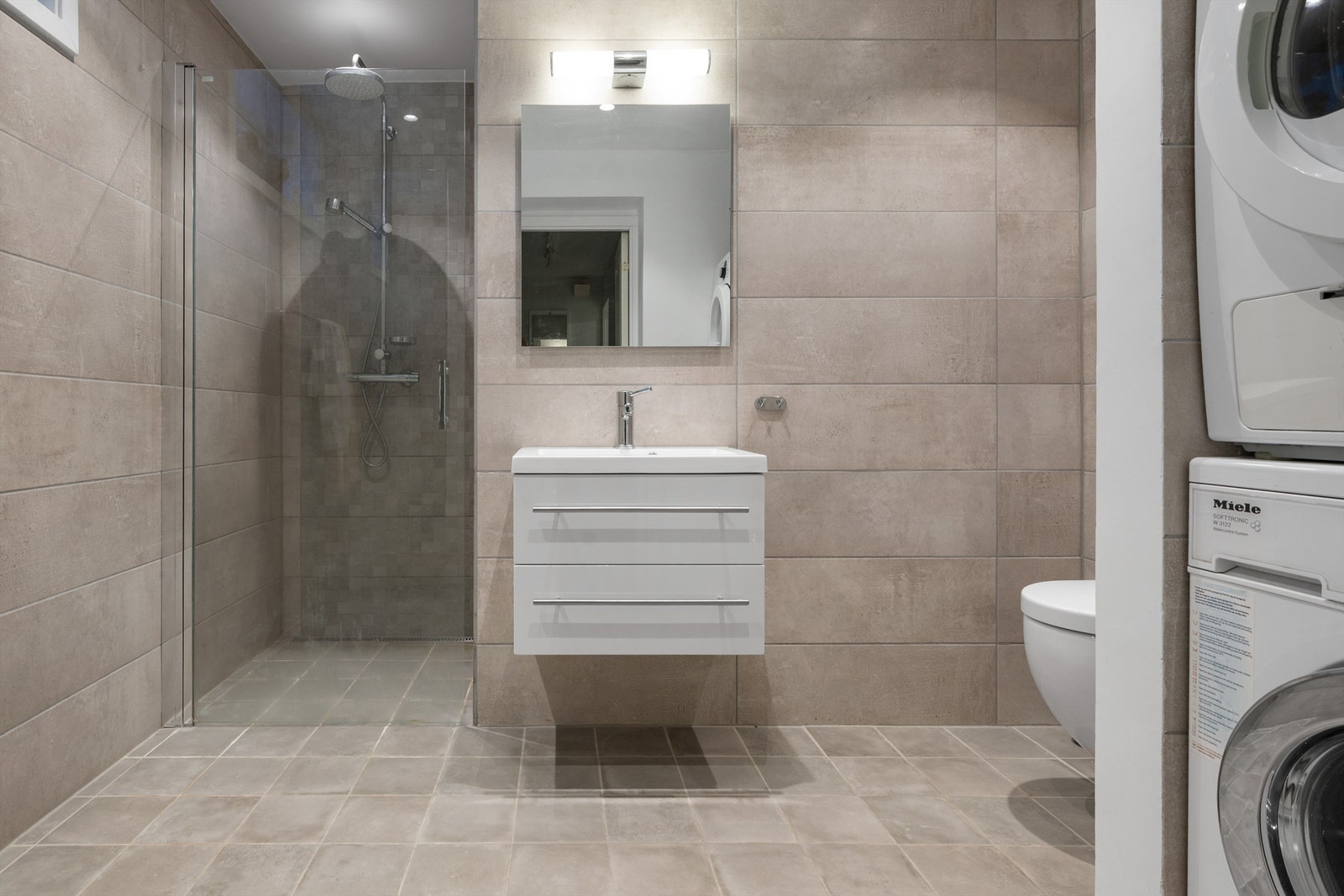 Bad i utleiedel Galleribilde