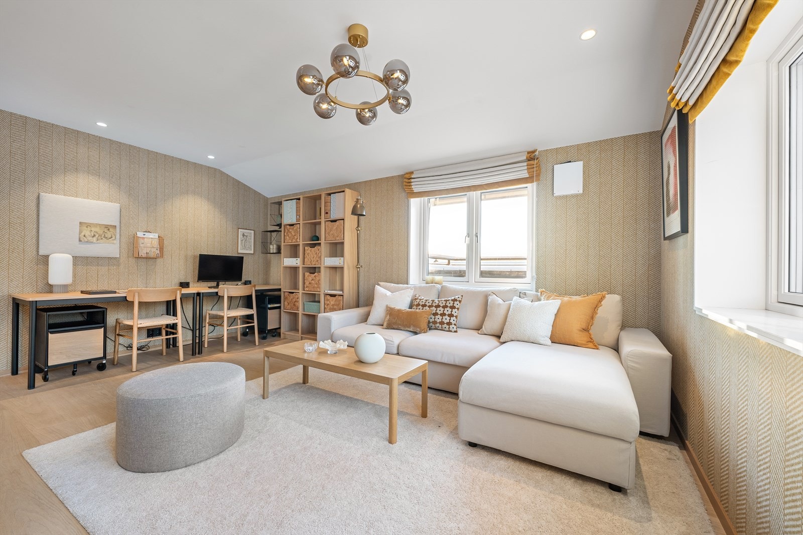 Denne etasjen rommer tre romslige soverom, en praktisk og hyggelig TV-stue samt to delikate baderom Galleribilde