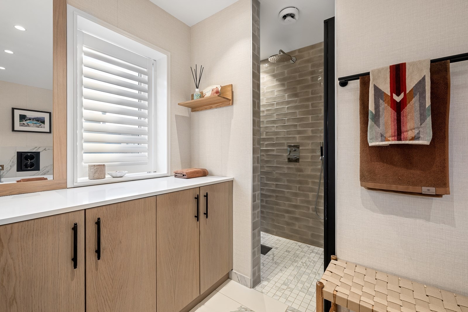 To baderom på samme plan gir en svært praktisk og effektiv hverdag for familien Galleribilde