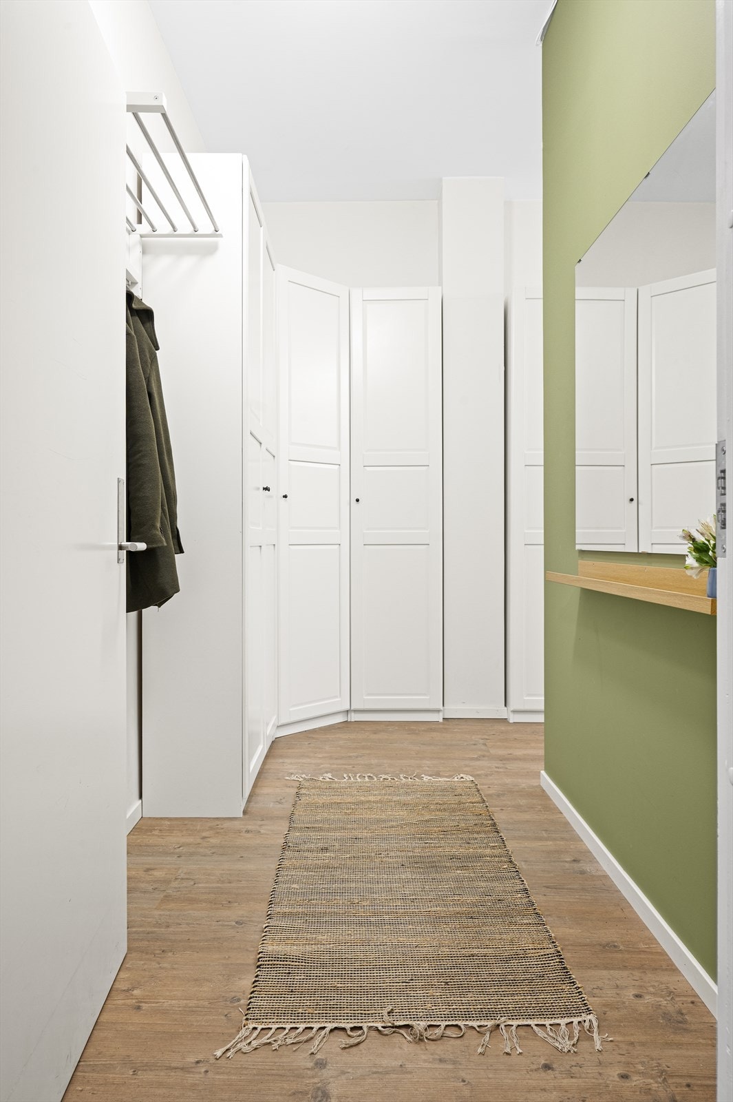 Velkommen inn til en hyggelig og lys entré! Galleribilde