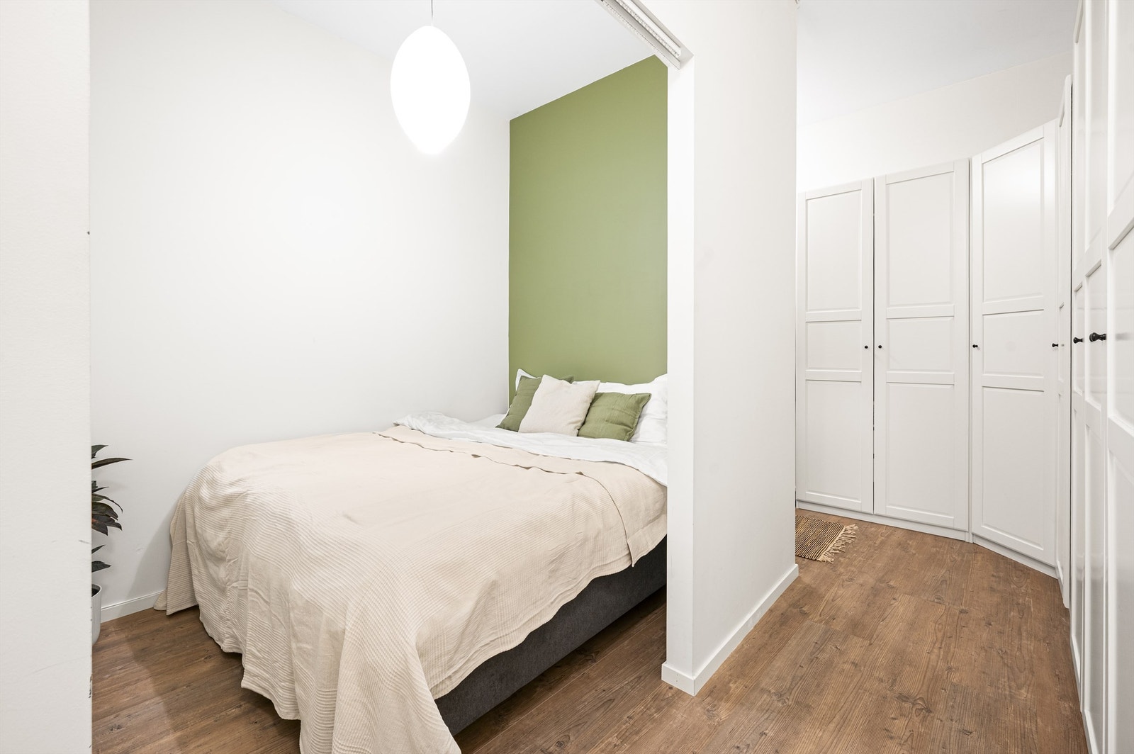 Det er også rikelig med oppbevaring i garderobeskapene. Galleribilde