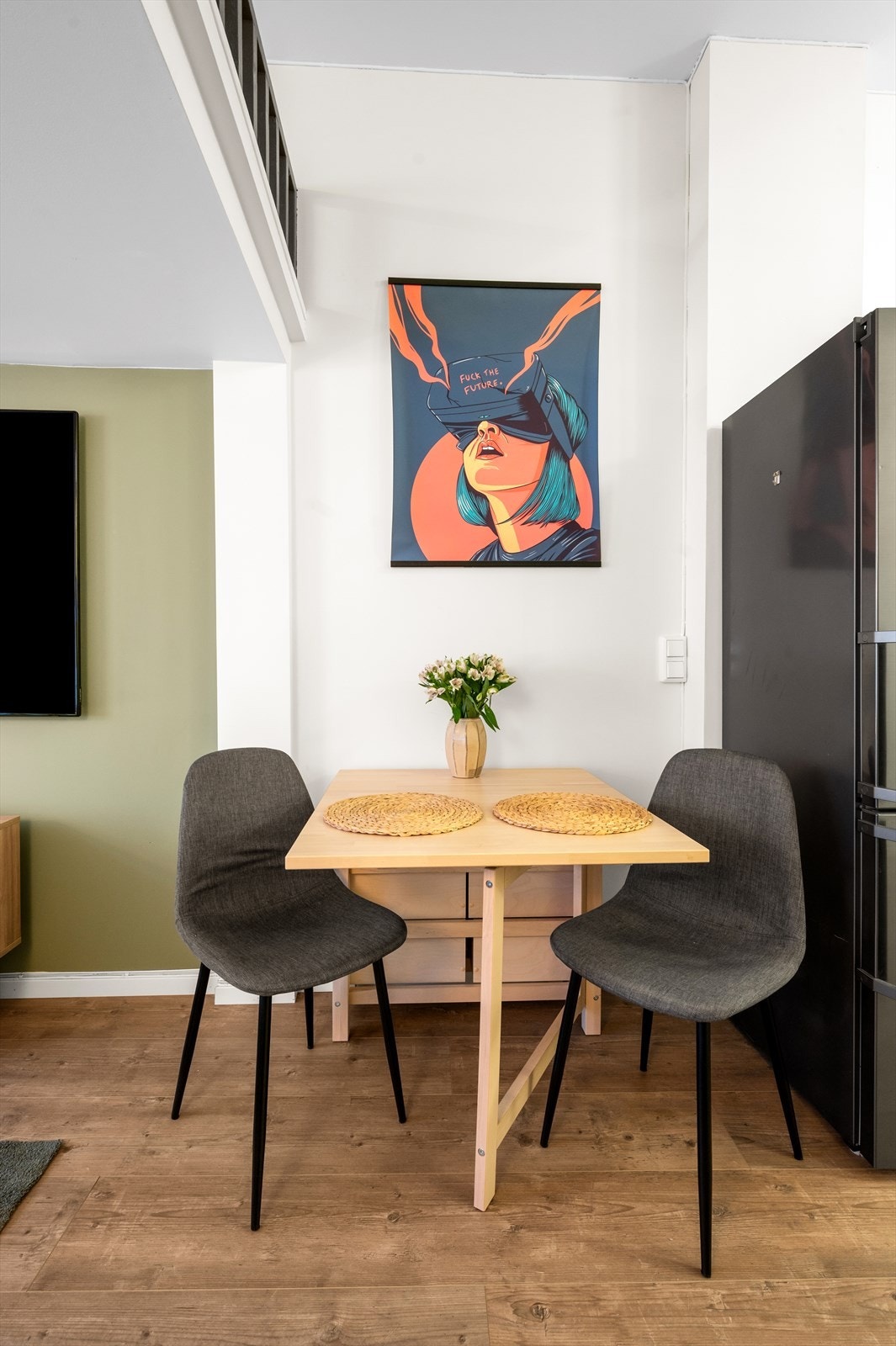 Ved kjøkkenet er det plass til en hyggelig spiseplass. Galleribilde