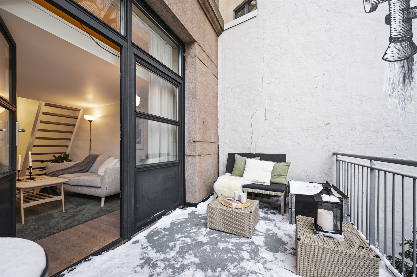 Leiligheten ligger i 1. etasje i et gammel fabrikkbygg som ble rehabilitert i 2006. Galleribilde