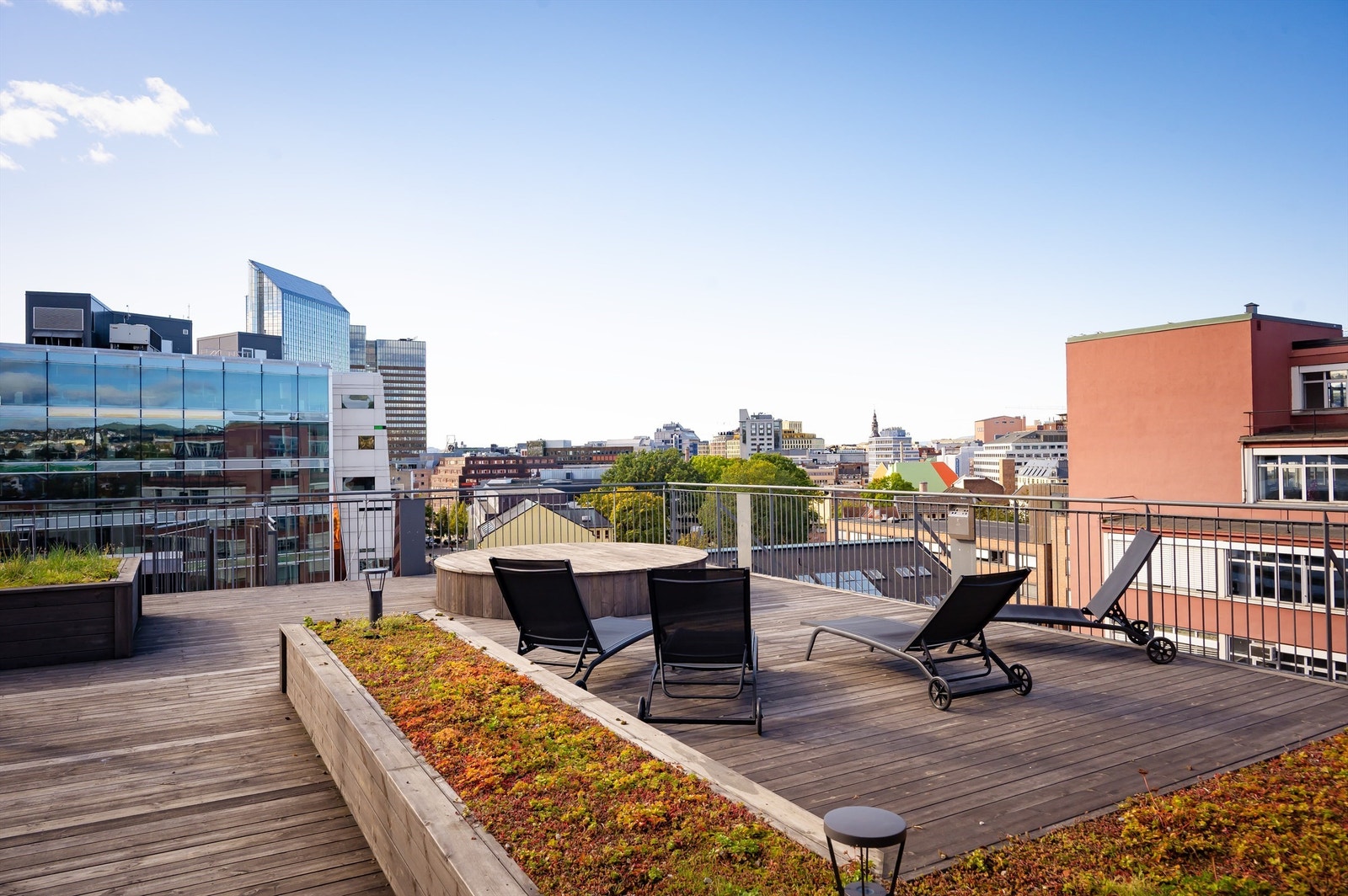 Borettslaget har en av Oslos største takterrasser på hele 700 kvm, med 360 graders panoramautsikt over Oslo og ypperlige solforhold. Galleribilde