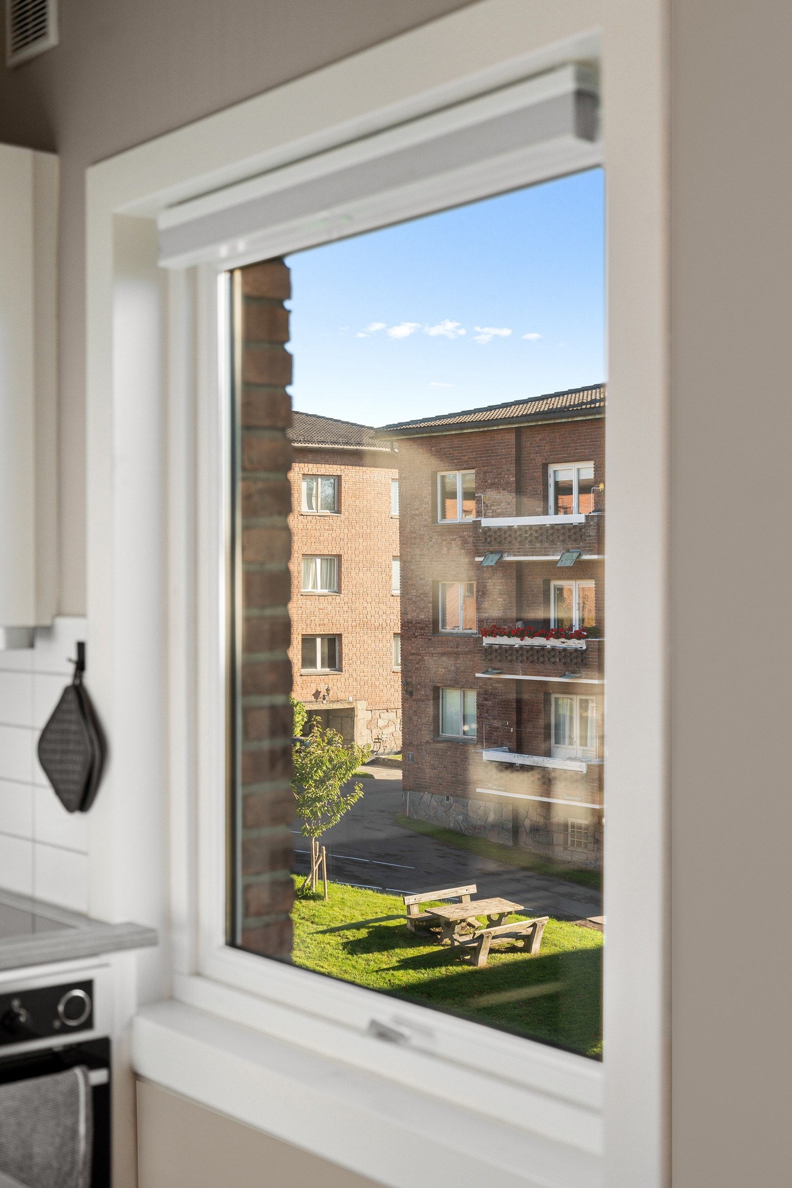 Store vindusflater og fritt, usjenert utsyn uten gjenboere. Galleribilde