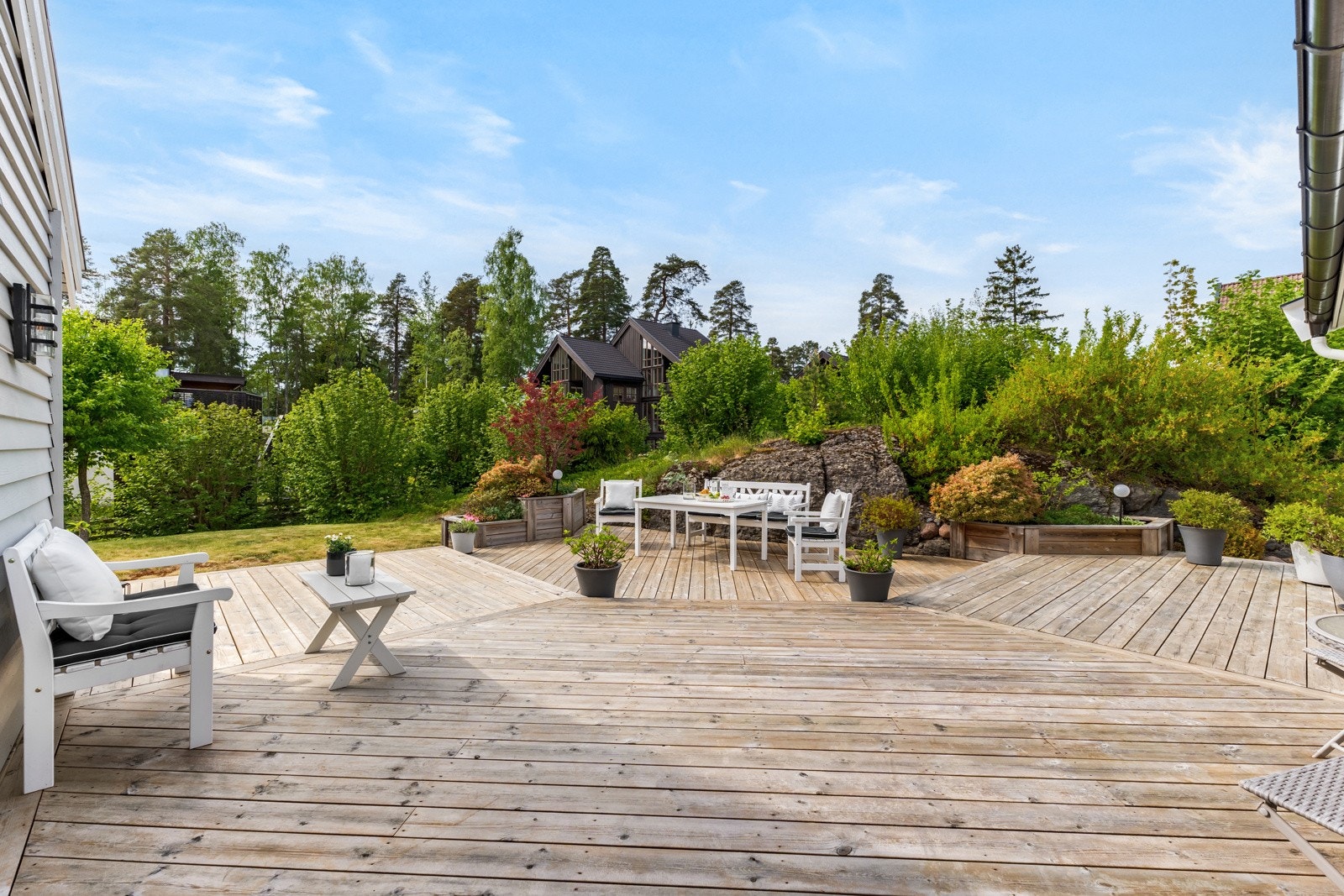 Påkostet markterrasse på ca. 90m² Galleribilde