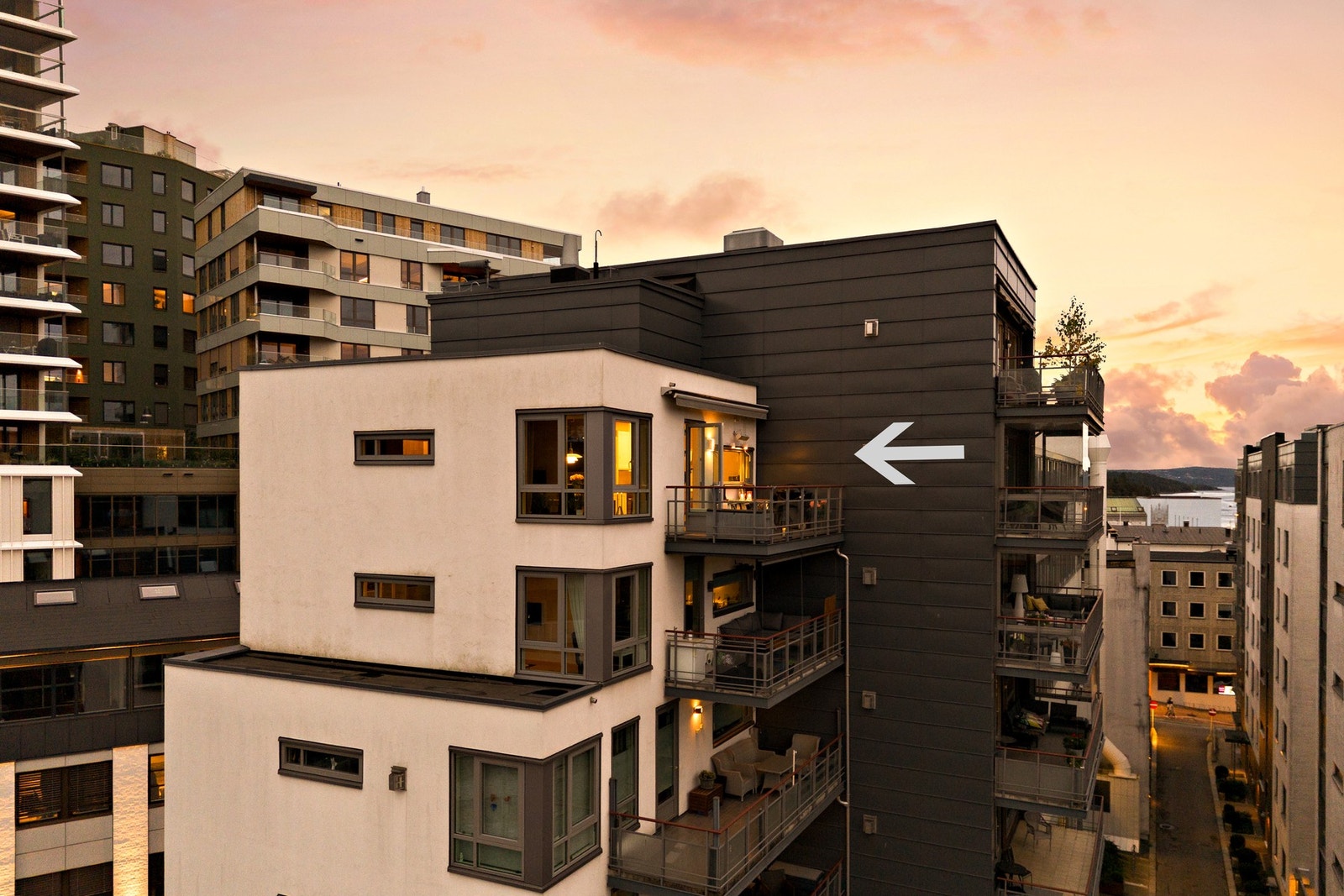 Velkommen til Kinoveien 3 - Presentert av Andreas Bock V/ EIE eiendomsmegling Foto: Diakrit (Christoffer Svensson) Galleribilde