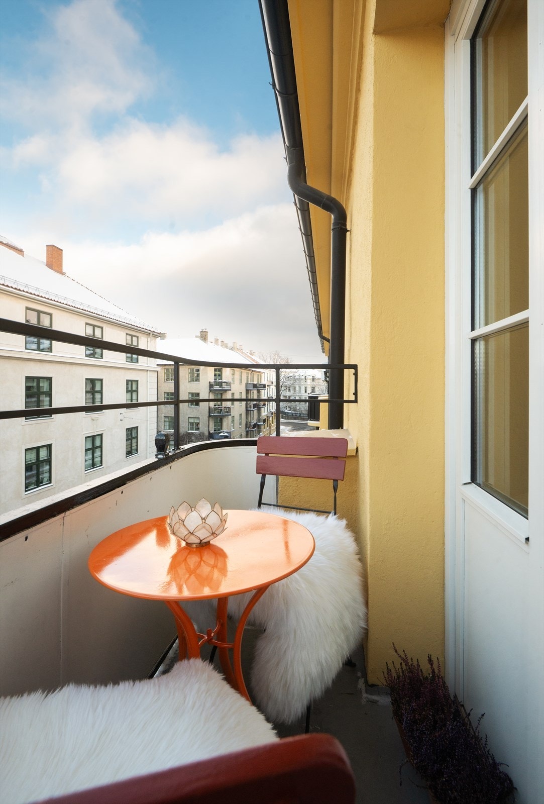 I 2022 ble det montert et nytt, forhøyet rekkverk Galleribilde