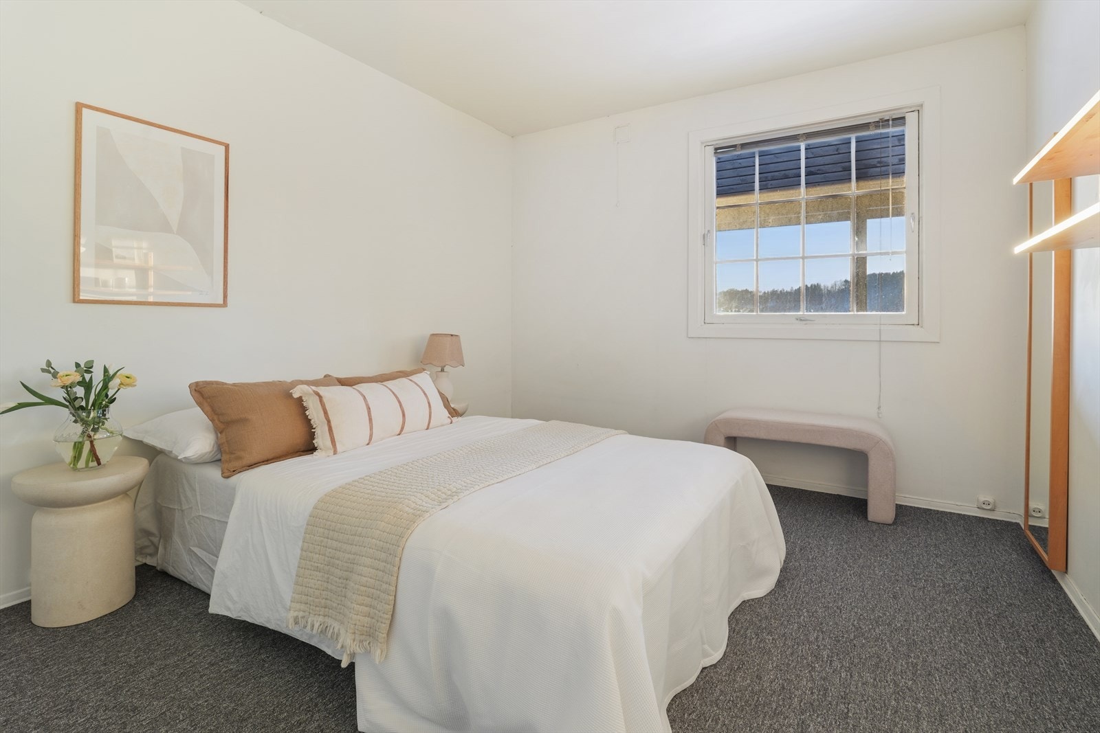 Hovedsoverommet er romslig og har god plass til seng og garderobeløsning Galleribilde
