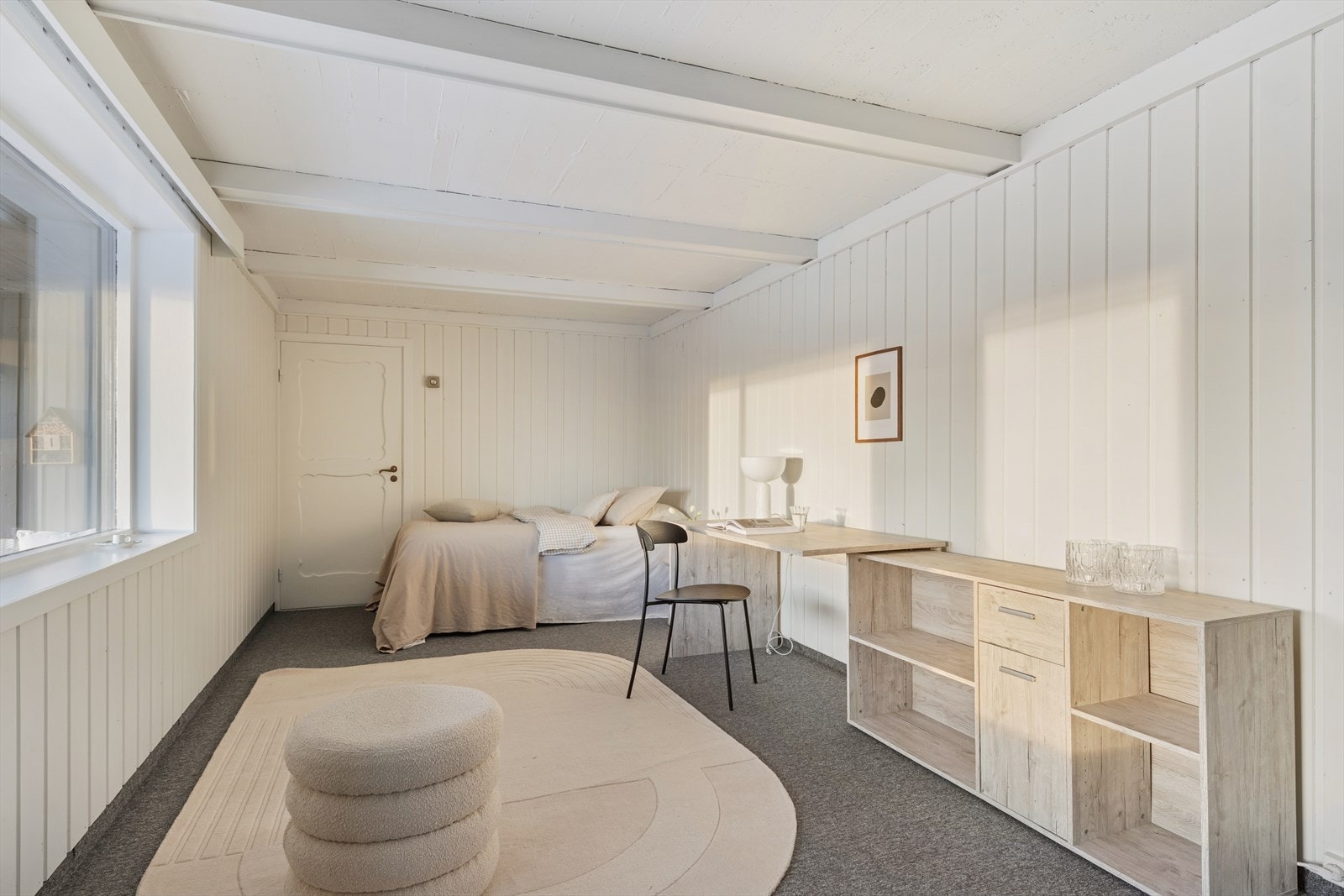 I kjelleren er det en romslig kjellerstue som kan brukes etter behov Galleribilde