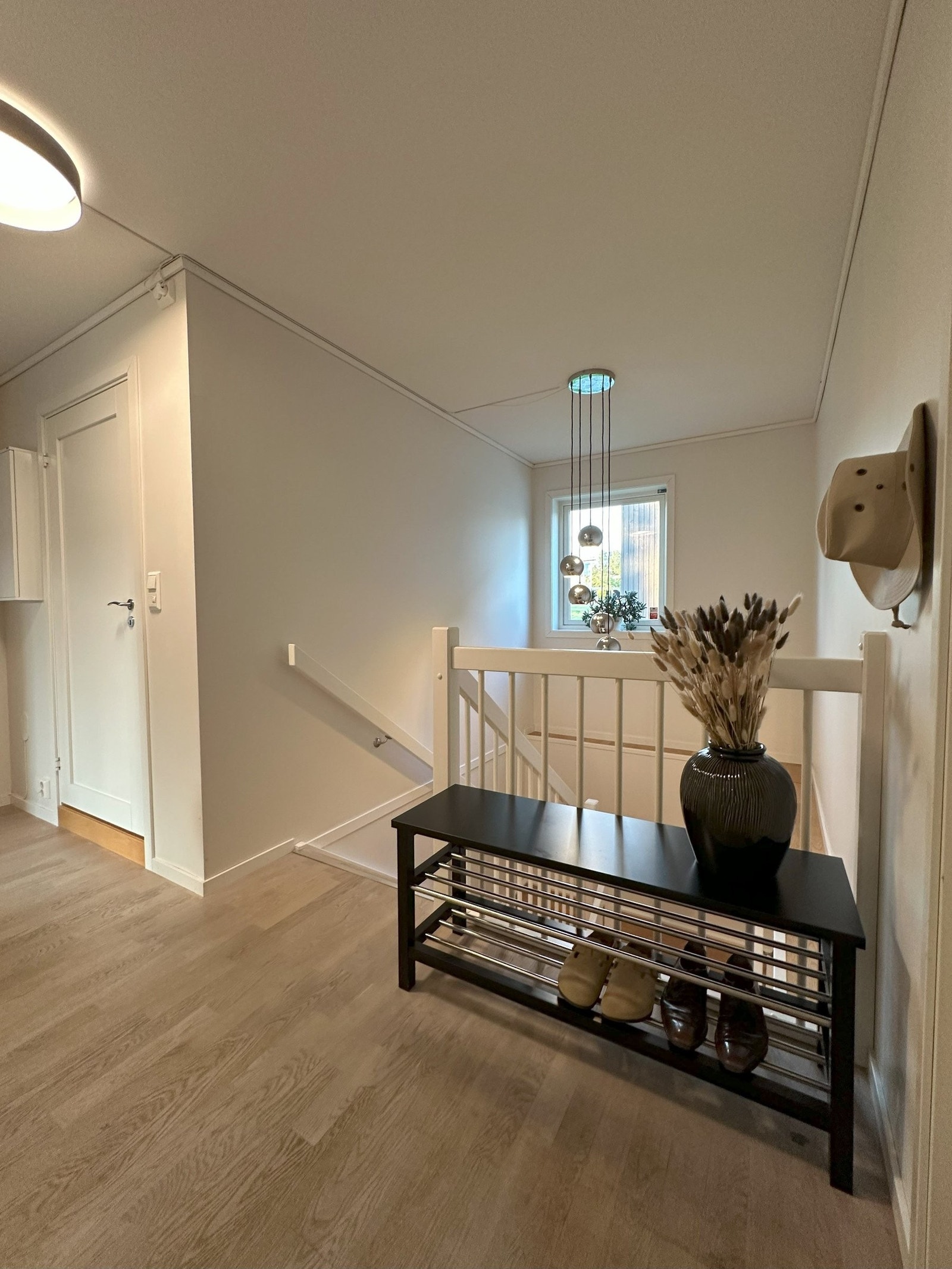 Inngangsparti, gang, trapp Galleribilde