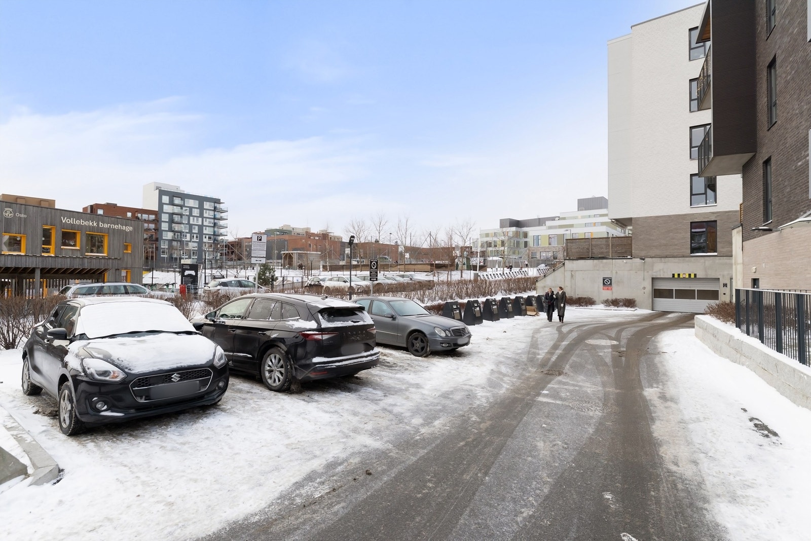 Gjesteparkeringen er like ved leiligheten. Galleribilde