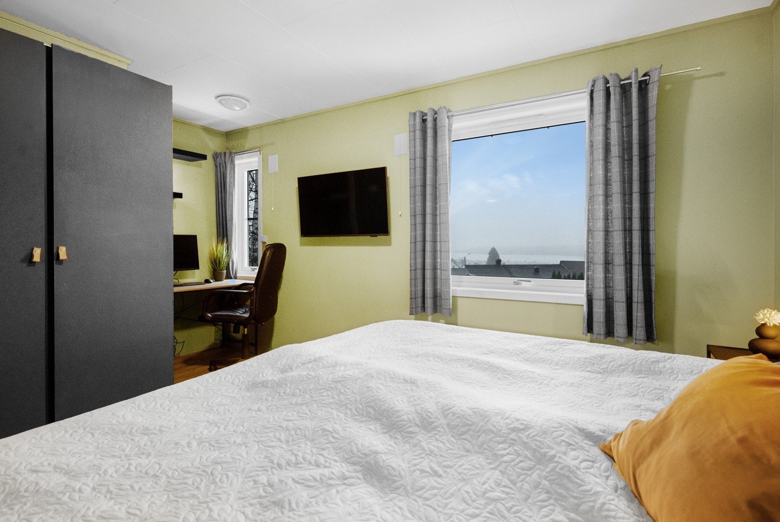 Perfekt fordelt for familieliv, hjemmekontor eller gjesterom. Galleribilde