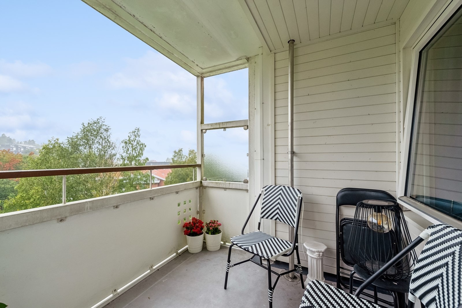 Største balkongen med adkomst fra stue Galleribilde